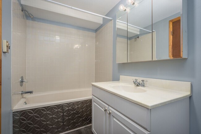 Building Photo - 505 4th