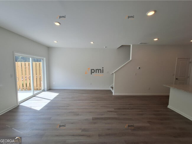 Building Photo - 220 Kenoot Dr