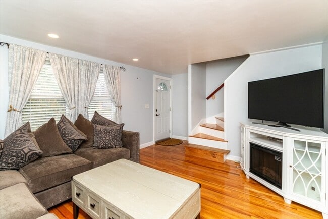 Building Photo - 1 Bay State Rd