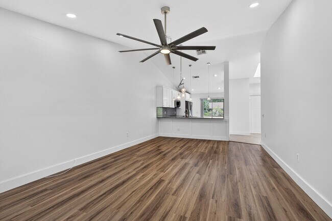 Building Photo - 13085 Belhaven Ct