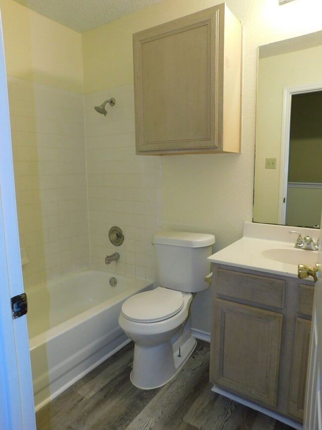 Building Photo - 2211 Katy Ln