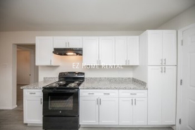 Building Photo - 5040 Mallow St