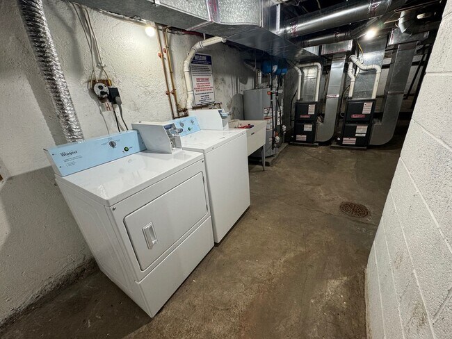 Building Photo - 2605 Walnut St