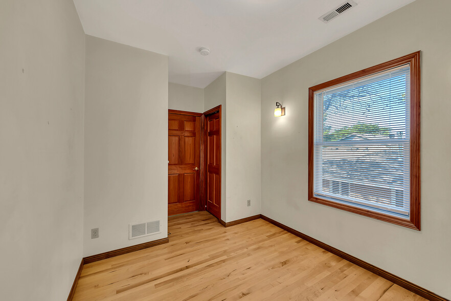 Hardwood floors - 1715 Como Ave SE