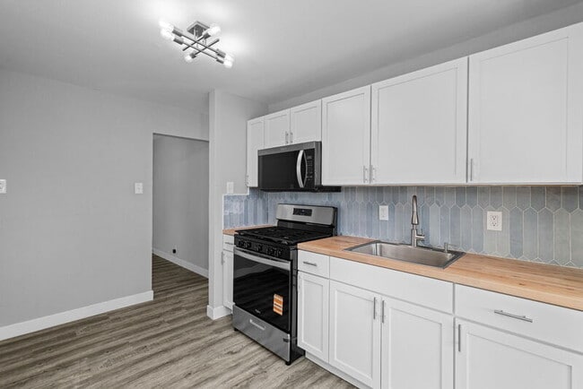 Building Photo - 1122 Roxton Dr