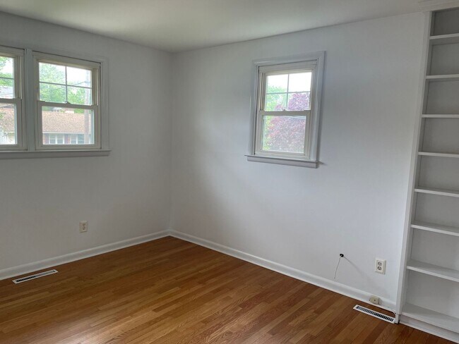 Building Photo - 202 Alders Dr