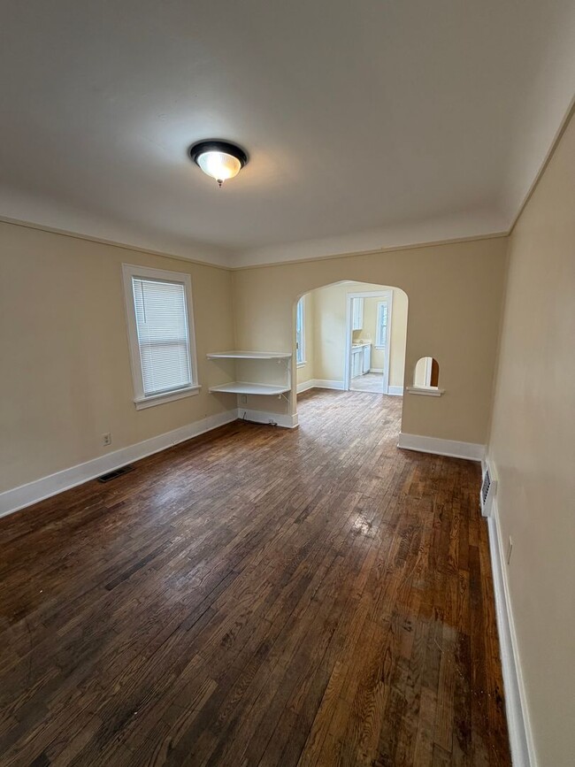 Building Photo - 2 Bed / 1 Bath House for Rent — Lansing, MI