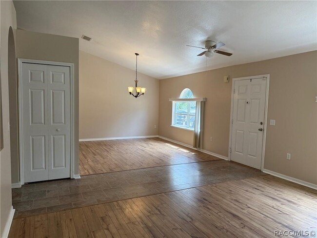 Building Photo - 3 Lindwood Ct