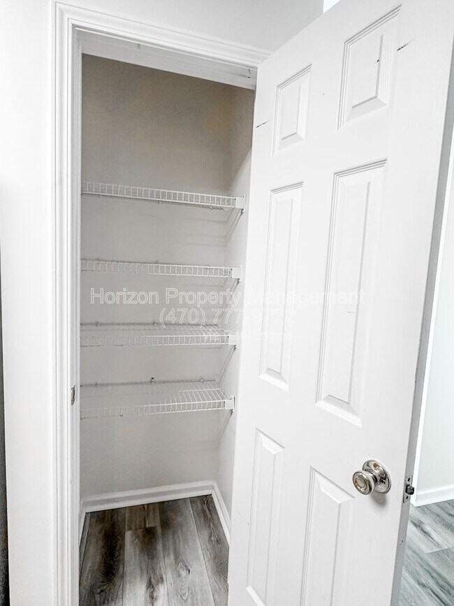 Building Photo - 3903 Hidden Hollow Dr