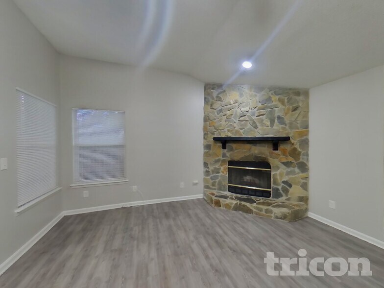 Building Photo - 341 Silent Brook Trail