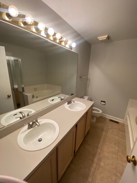 Building Photo - 1132 Coldspring Rd