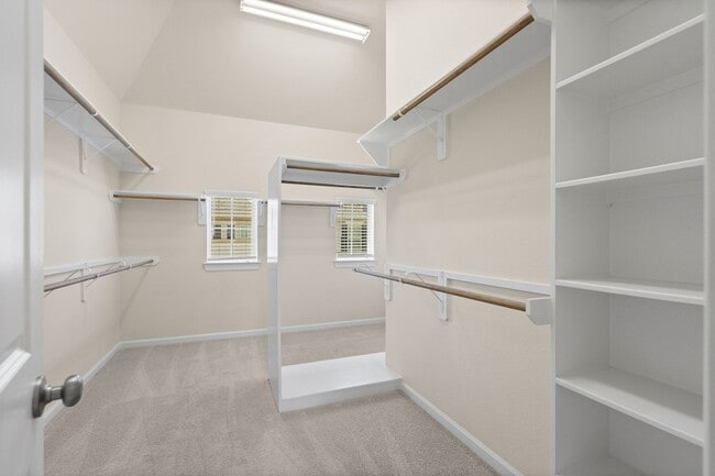 Building Photo - 2021 Cambridge Heights Pl