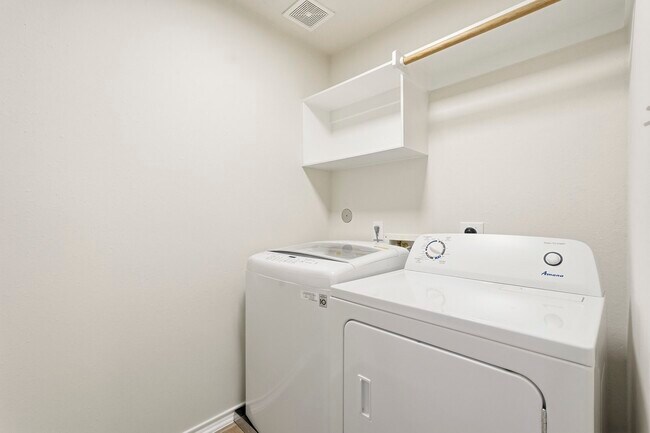 Building Photo - 5606 Redgrove Ln