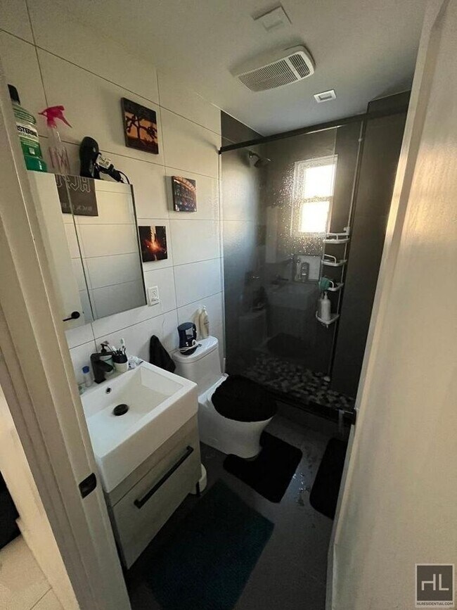 Building Photo - EMPIRE BOULEVARD