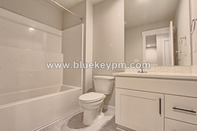 Building Photo - 3 Bed, 2.5 Bath Townhome Near WSU and Legacy Salmon Creek