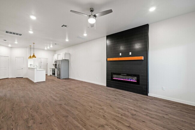 Building Photo - Like new duplex in Frenship East!