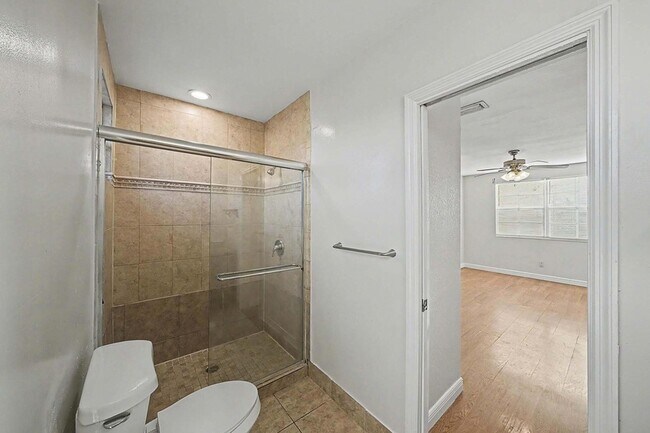 Building Photo - 5789 Woodland Point Dr