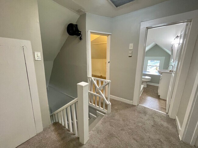 Building Photo - One of a Kind 3 bedroom, 2 bathroom Historic Home in Greensboro!