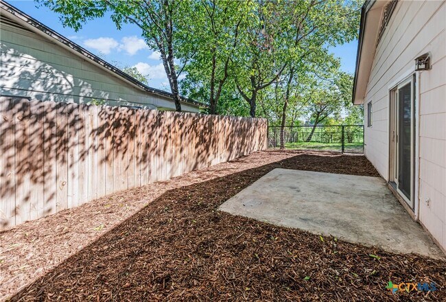Building Photo - 1524 Eichen Rd