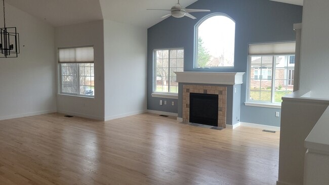 Building Photo - Beautiful Single Story Townhouse with Den & Attached 2-Car Garage