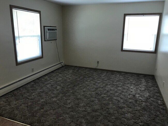 Building Photo - Forestview 1 Bedroom Upper Floor