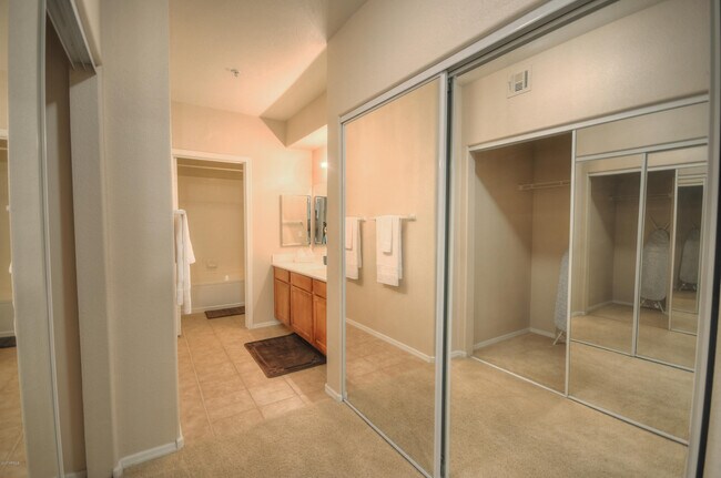 Building Photo - 15095 N Thompson Peak Pkwy