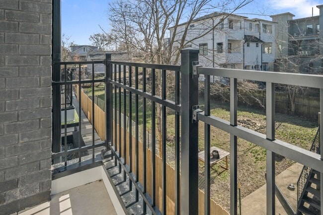 Building Photo - Available March Move In!!! Beautiful 3 Bedroom, 3.5 Bath Townhouse in East Nashville! Rooftop dec...