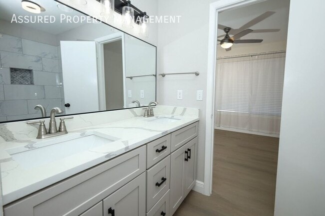 Building Photo - 4029 Henley Rd