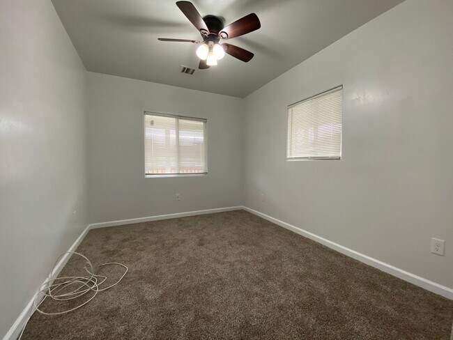 Building Photo - 863 Union St