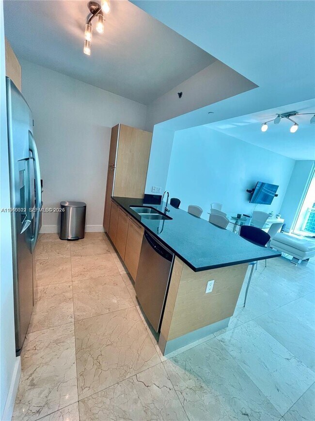 Building Photo - 950 Brickell Bay Dr