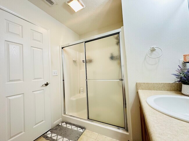 Building Photo - 3003 Remington Dr