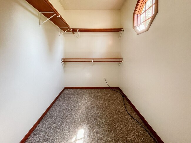 Building Photo - Washer/Dryer Hook Ups