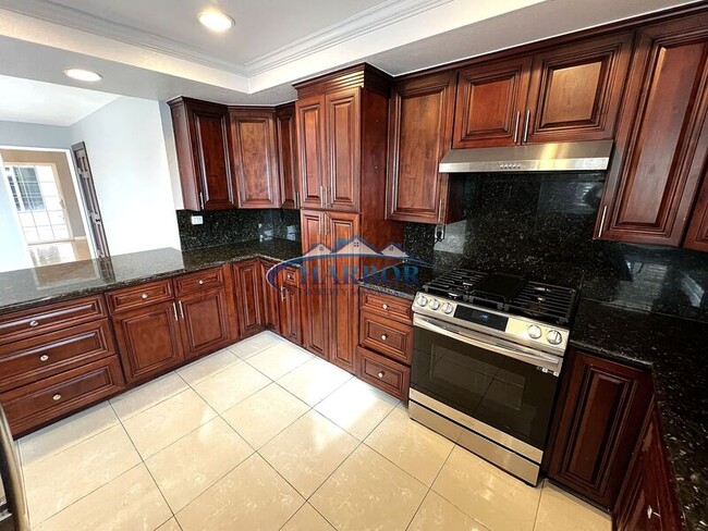 Building Photo - 4565 W 132nd St