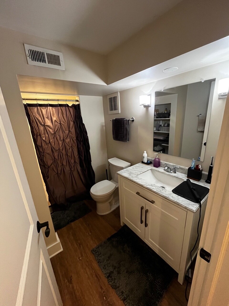 Building Photo - 1407 W Cossitt Ave