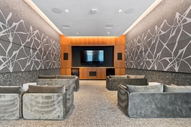 Building Photo - 99 Hudson St