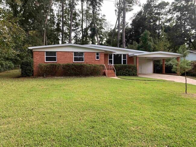 Building Photo - 1915 Sunset Ln