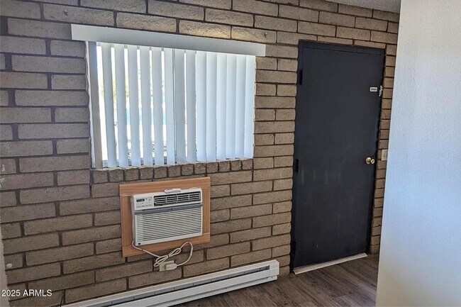 Building Photo - 8469 E Yavapai Rd