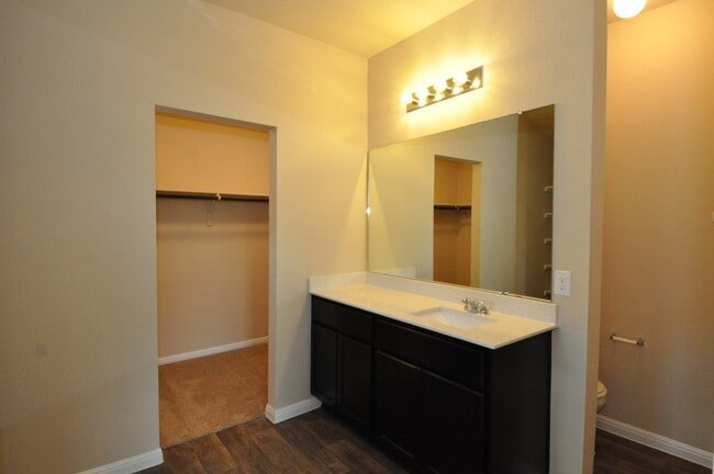 Building Photo - Dont Miss This Beauty In A Quiet Community