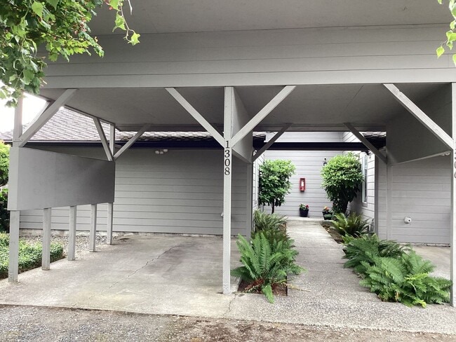Building Photo - 1308 63rd St SE