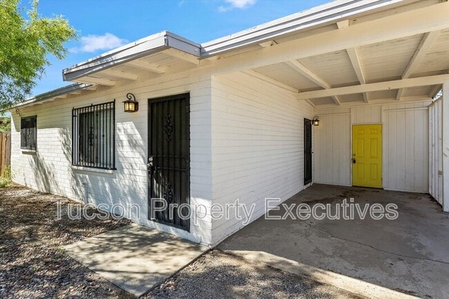 Building Photo - 3317 N Howard Blvd