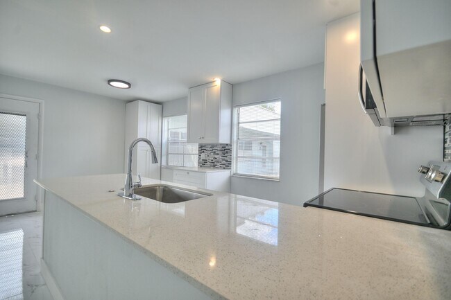 Building Photo - 137 Normandy Ln