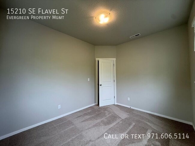 Building Photo - 15210 SE Flavel St