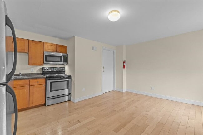 Building Photo - 141 Main St