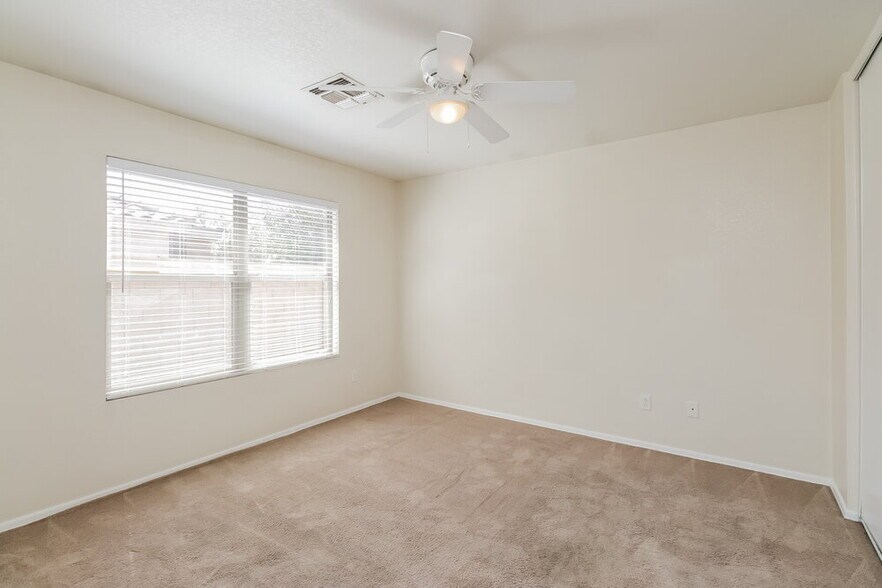 Building Photo - 2200 E Spruce Dr