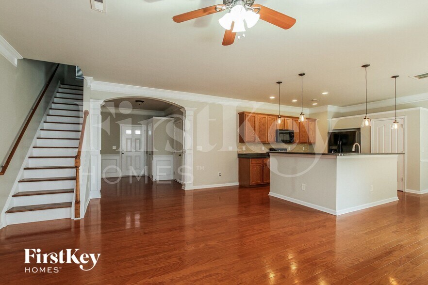 Building Photo - 1046 Mearn Rd