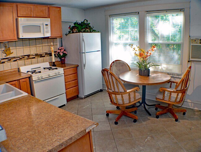 Kitchen looking Eastword - 1304 W 50th St