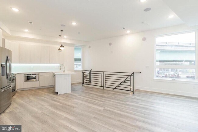 Building Photo - 90-94 E Laurel St