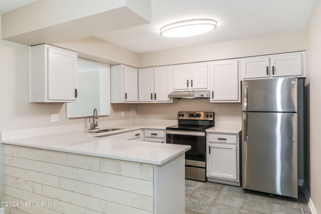 Building Photo - 1220 Arbor Cir