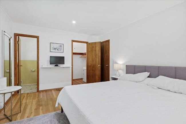Building Photo - 275 Hillvale Rd