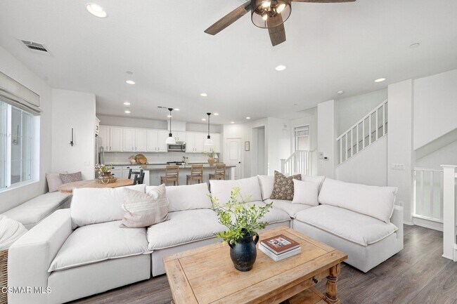 Building Photo - 425 Stratus Ln